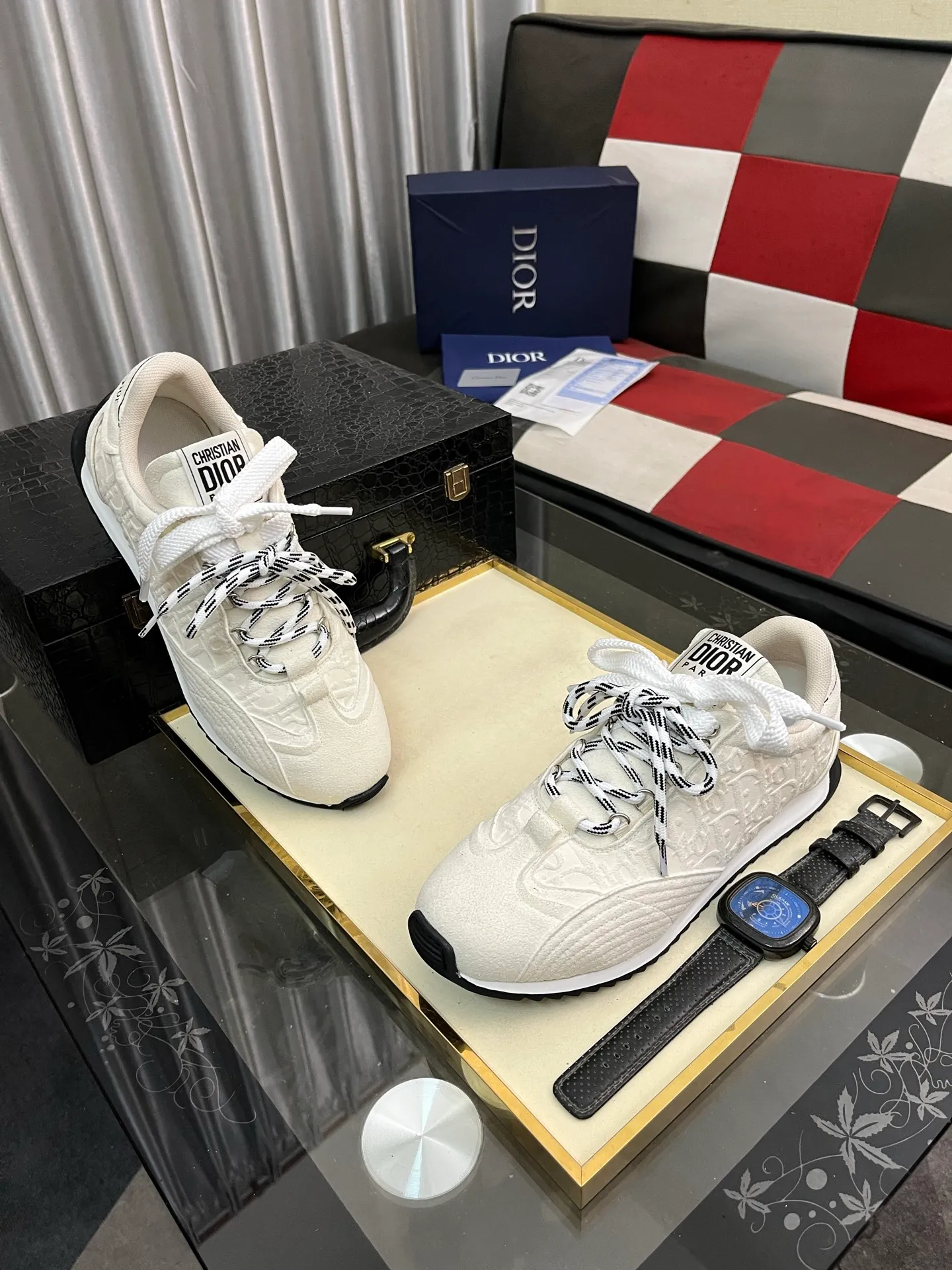 Men's shoes 💰500⌚️⌚️Dior original quality.~ Unique modern style sneakers. 🏃A must-have casual shoe for trendy men😍😍 Original brand imported from Italy, imported original leather, sheep lining (refuses to discolor and grind feet) Sole: Original sole provided by the original factory, French lazy style design ⚠️Fit to the feet, original quality, super comfortable original sole. Just like shooting the real thing 🎬The real thing is better Code number: 38-446️⃣Colors available